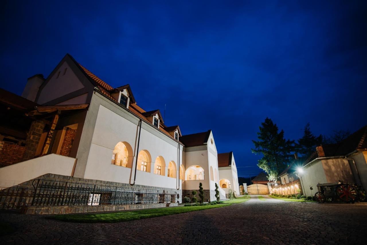 Molnos Kuria Pension Corund (Harghita) Exterior foto