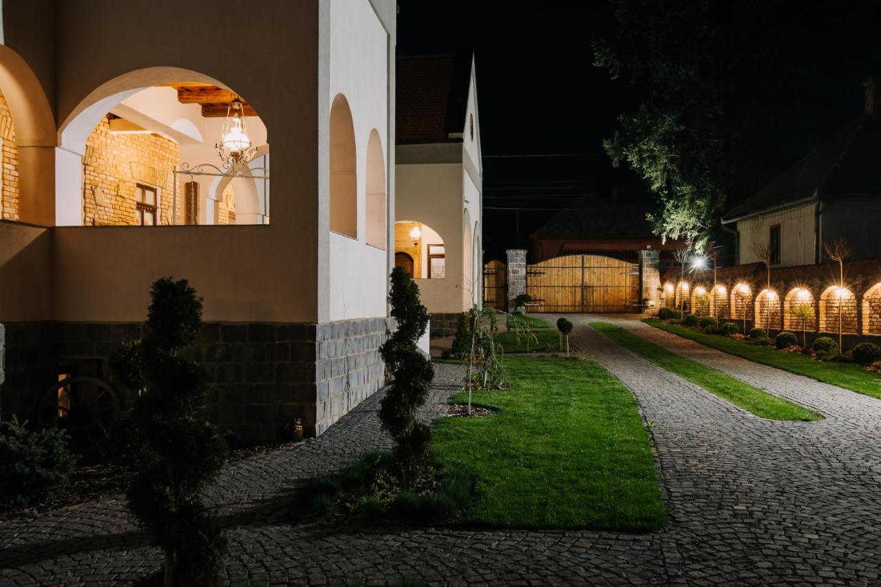 Molnos Kuria Pension Corund (Harghita) Exterior foto
