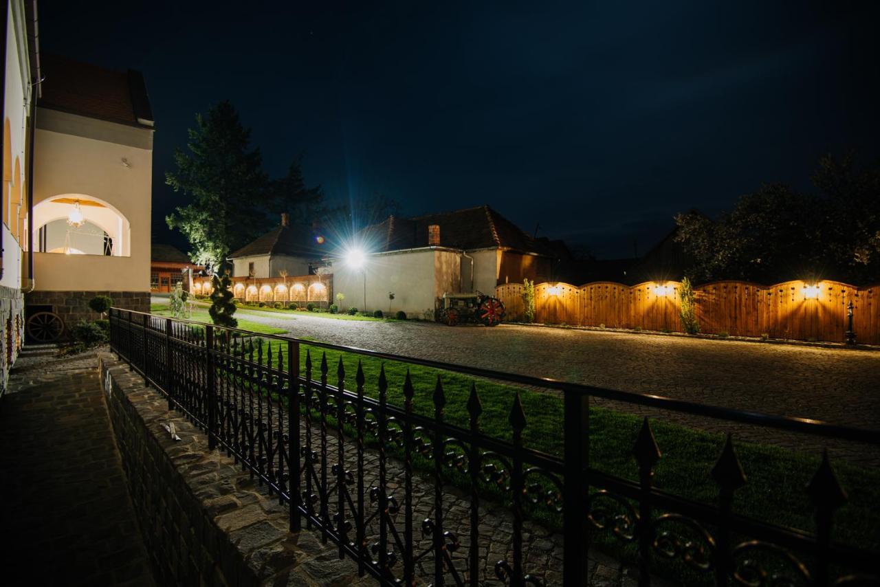 Molnos Kuria Pension Corund (Harghita) Exterior foto