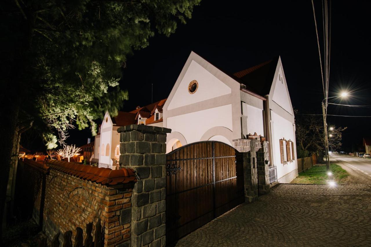 Molnos Kuria Pension Corund (Harghita) Exterior foto